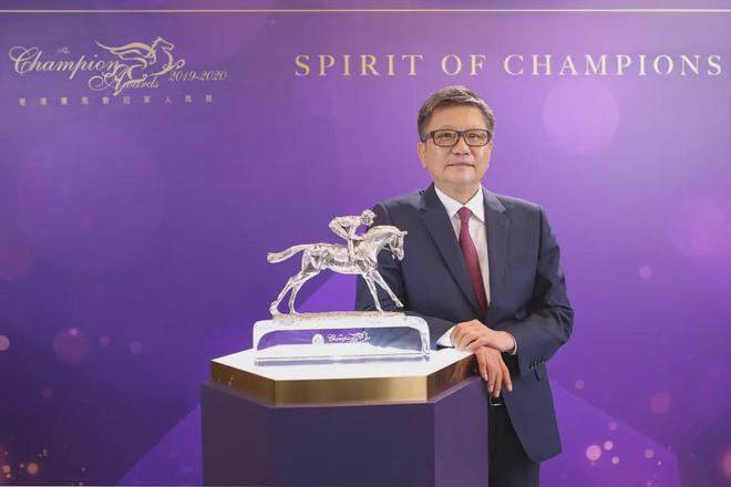 戴眼罩夺魁家族曾养香港马王k8凯发国际登录王经纬赛驹