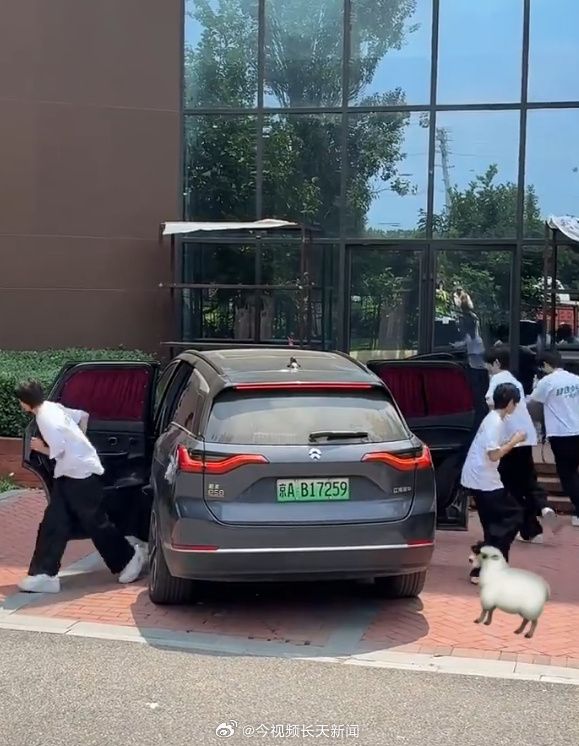 所把中产看傻“坐新能源车越来越像钻别人家被窝了”凯发k8一触即发蔚来们往车里装衣帽间、厨房和厕(图21)